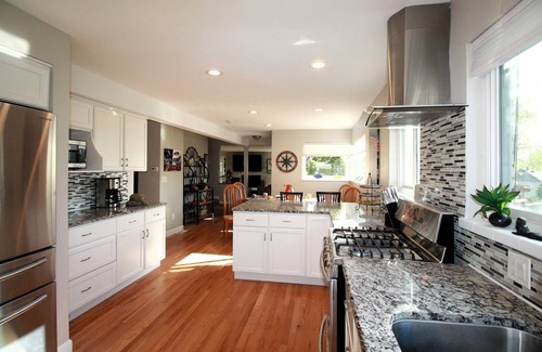 Bel Aire House | The Traveler's House -Central Location, Hilltop, Gameroom, Firepit, Skiing