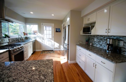 Bel Aire House | The Traveler's House -Central Location, Hilltop, Gameroom, Firepit, Skiing