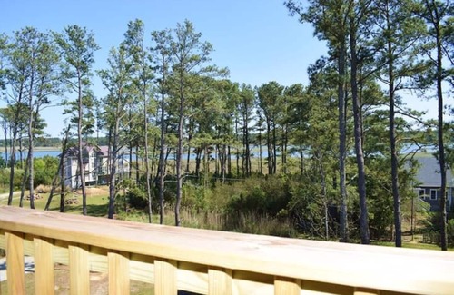 Piney Island House | The Tree House-Close to Beach Beautiful Views!