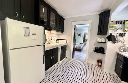 Ogunquit Apartment | The Tree Top Apartment: Spacious 2 Bedroom Apt Walking Distance to Ogunquit Beac