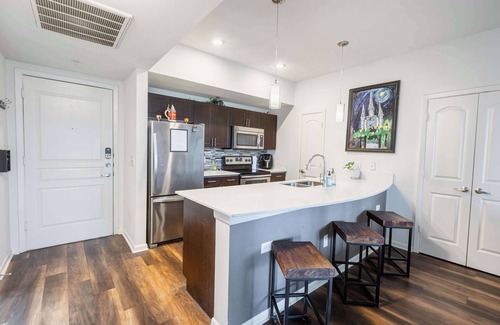 North Burnet Apartment | The Treehouse - Fun 2BR Retreat in the Domain