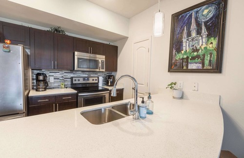 North Burnet Apartment | The Treehouse - Fun 2BR Retreat in the Domain