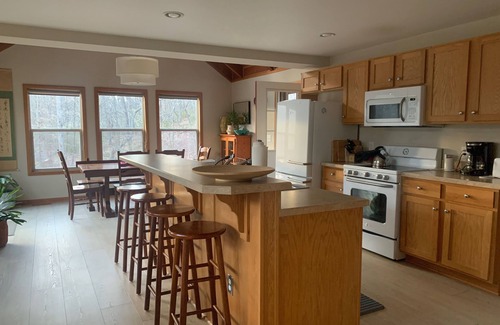 Berkeley Springs House | The Treehouse Retreat: Come Enjoy Contemporary Charm Amidst Woodland Serenity