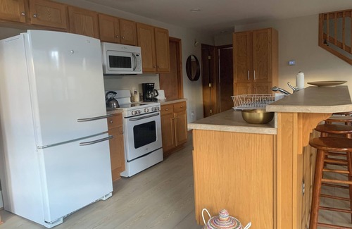 Berkeley Springs House | The Treehouse Retreat: Come Enjoy Contemporary Charm Amidst Woodland Serenity