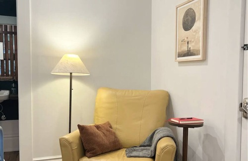 Thomas Apartment | "The Tribute" a flat from Creature and Bloom
