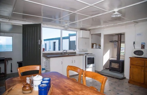 Glenburn House | The true kiwi bach experience,5 meters from the coastline