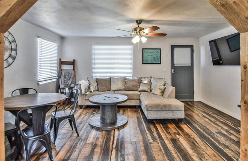 Glen Rose House | The Turquoise Cactus / King Bed / Sleeps 6