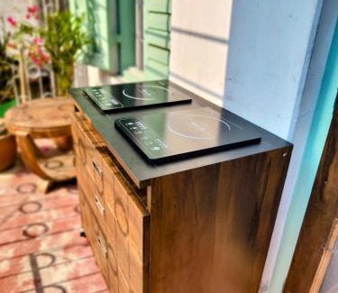 Kolkata Apartment | The Turquoise Letterbox - Twin at Central