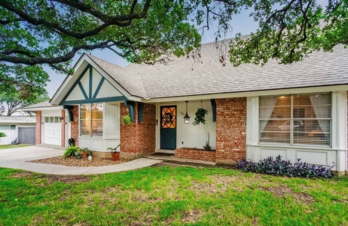 Vance Jackson House | The TX Oasis. Boho Paradise. Huge Backyard.