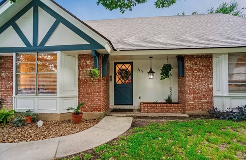 Vance Jackson House | The TX Oasis. Boho Paradise. Huge Backyard.