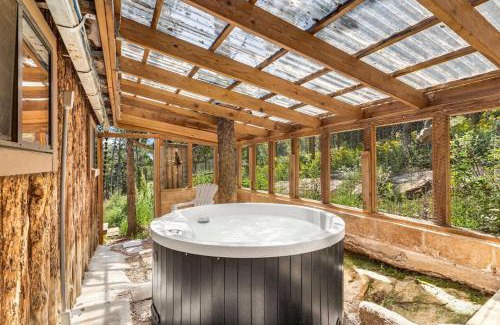 Coal Creek House | The Tyrolean Cabin. Panoramic Views. Hot Tub.