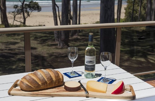 Denhams Beach Villa | THE ULTIMATE EXPERIENCE- DIRECT BEACH FRONT VILLA WITH AMAZING VIEWS