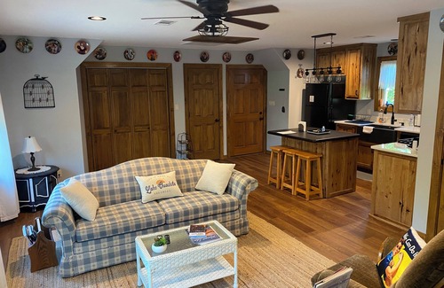 Mount Ida Apartment | The Upstairs Hideaway