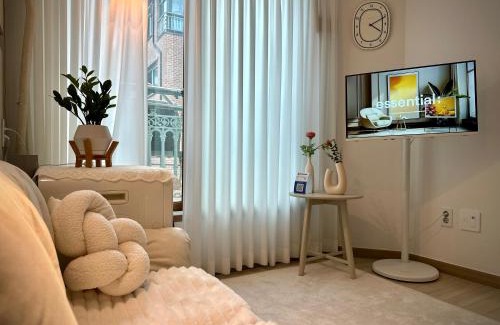 Mangwon-dong Apartment | The Urban Oasis HONGDAE