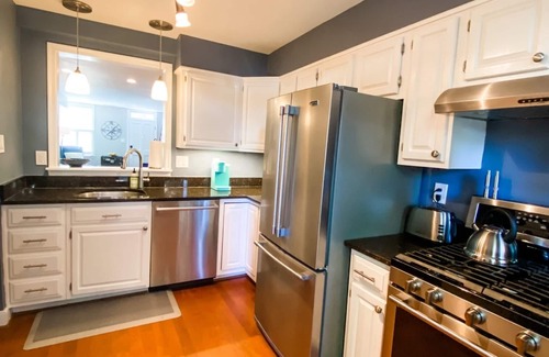 Old Town West House | The Urban Pineapple! Fun & Funky 2bdrm w/patio in Historic Old Town.