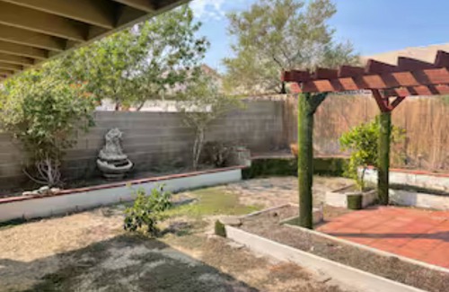 Henderson House | THE VACATION SPOT IN HENDERSON3-bedroom house in brilliant Henderson with WiFi