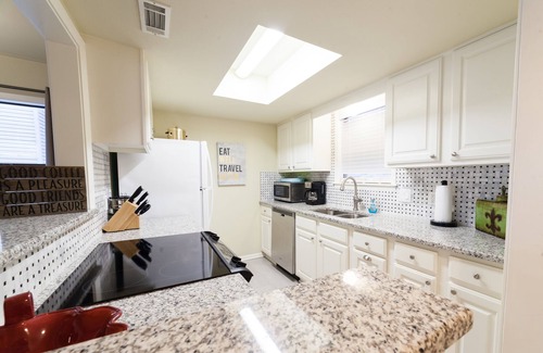 Lake Hamilton Condo | "The Veranda" Lake Hamilton Retreat for 6: Great sunsets and fireworks views!