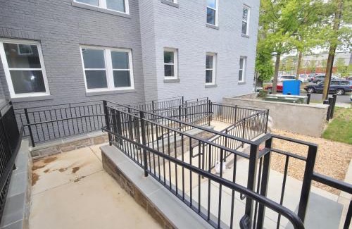 Brightwood Park Apartment | The Vianny:Petite Modern Lodge