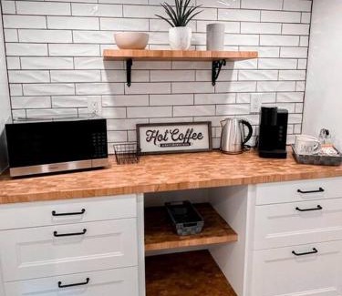 Salem Apartment | The Victoria Suite in Elora- King Bed