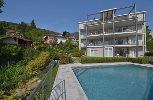 Baveno Apartment | The View-Garden: design lake view apt. with porch