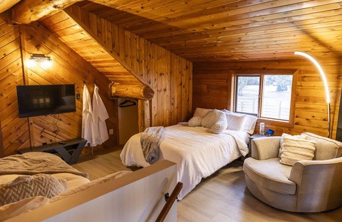 Vernon Cabin | The View Point Lodge - sauna/cold plunge/hot tub