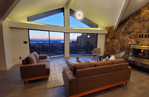 District of North Vancouver House | The Views, Charming 5 bedroom west coast residence
