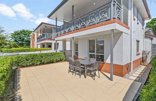 Coorparoo Villa | The Villa on Shire Comfort near Coorparoo Square