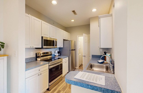 Villages of Five Points Apartment | The Villages of Five Points apartment w/community pools, tennis courts, shops