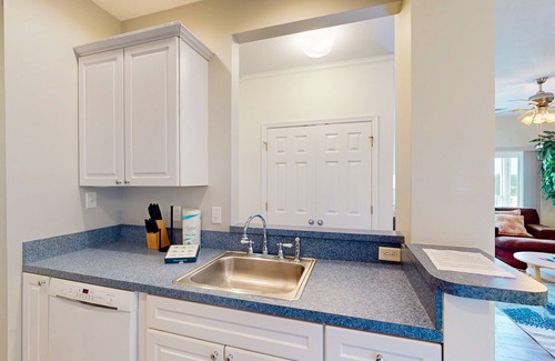 Villages of Five Points Apartment | The Villages of Five Points apartment w/community pools, tennis courts, shops