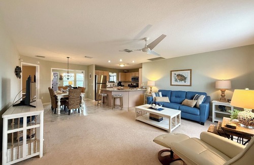 The Villages House | THE VILLAGES: SPACIOUS 3-BEDROOM HOME WITH SUNROOM, PATIO, BBQ- NEAR LAKE/PARK!