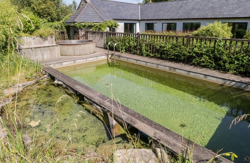 Dunmore Cottage | THE VISITING HOUSE, pet friendly, with pool in Dunmore, County Galway