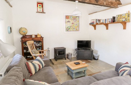 Dunmore Cottage | THE VISITING HOUSE, pet friendly, with pool in Dunmore, County Galway
