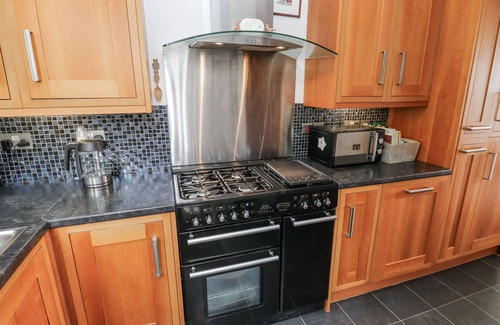 Wadsworth Cottage | THE VISTA, family friendly, with a garden in Hebden Bridge
