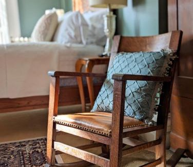 Downtown Toledo Bed & Breakfast | The Vistula Rose B & B