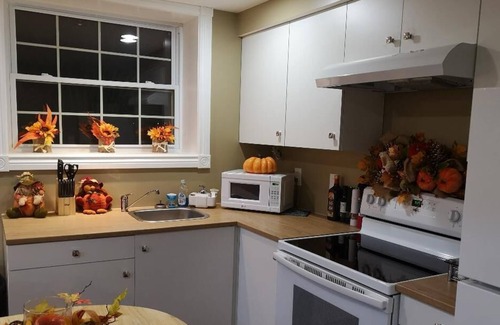 Carrying Place Apartment | THE WALK IN CLOSET -A Couples Paradise on The Bay Of Quinte