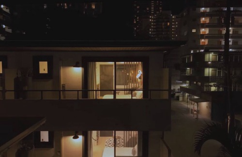 Waikiki Apartment | The Walk-Up King Balcony Suite