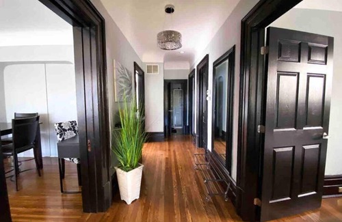 York - Haig Apartment | The Wanderlust 2 BEDS 1 BATH