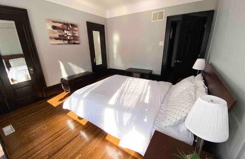 York - Haig Apartment | The Wanderlust 2 BEDS 1 BATH