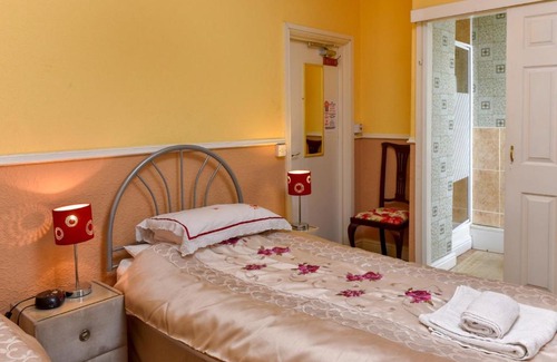 Carlisle House | The Warren Guest House