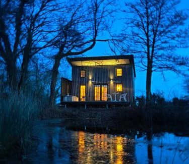 Woodbridge Apartment | The Water Shack - Amazing tiny house retreat