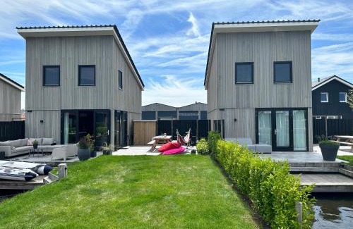 Heeg House | The Waterlodge Heeg - inclusief sloep tot eind oktober