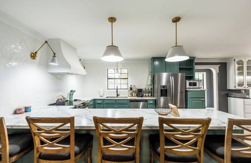 Higden House | The Waters Edge on Greers Ferry lake. Take a walk to personal pebble beach