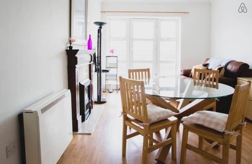 Grand Canal Dock Apartment | The Waterside