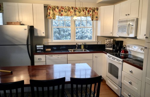 Jamestown Apartment | The Waves® Carriage House Apartment