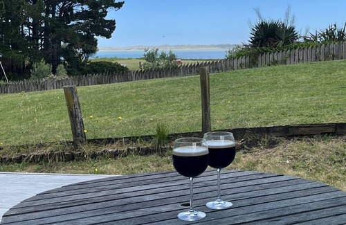 Te Mata Cabin | 'The Wee Crib'. Views to the water and pet friendly!n