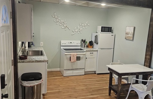 Jasper House | The Wee Nook, just 3 miles from Carver Landing!