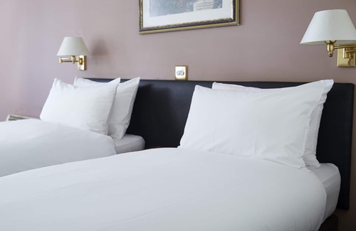 Charvil Hotel | The Wee Waif Reading by Greene King Inns