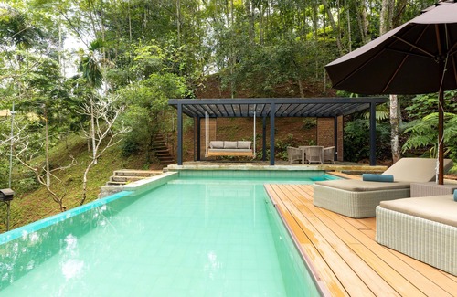 Ulapane Villa | The Weir House