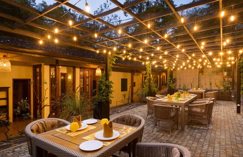 Ulapane Villa | The Weir House