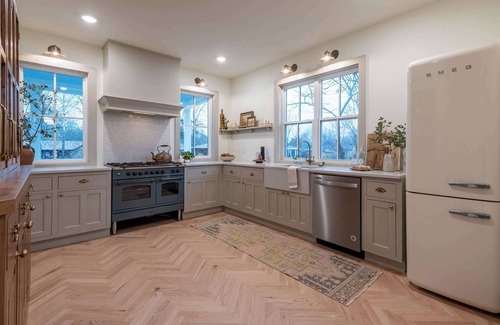 Rogers House | The Welcome Inn - 1.5 mi to Downtown Rogers